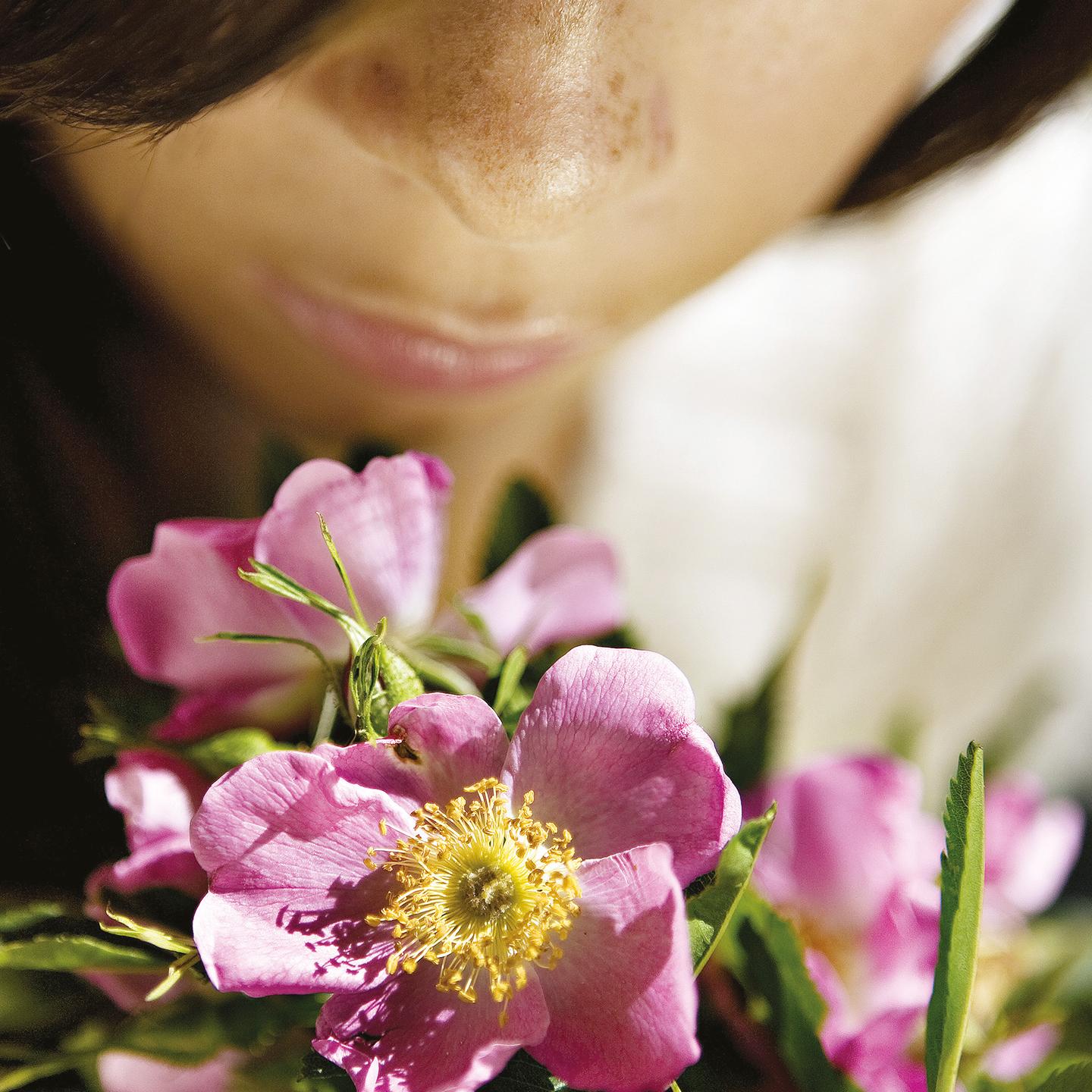 Jeune femme - Fleur