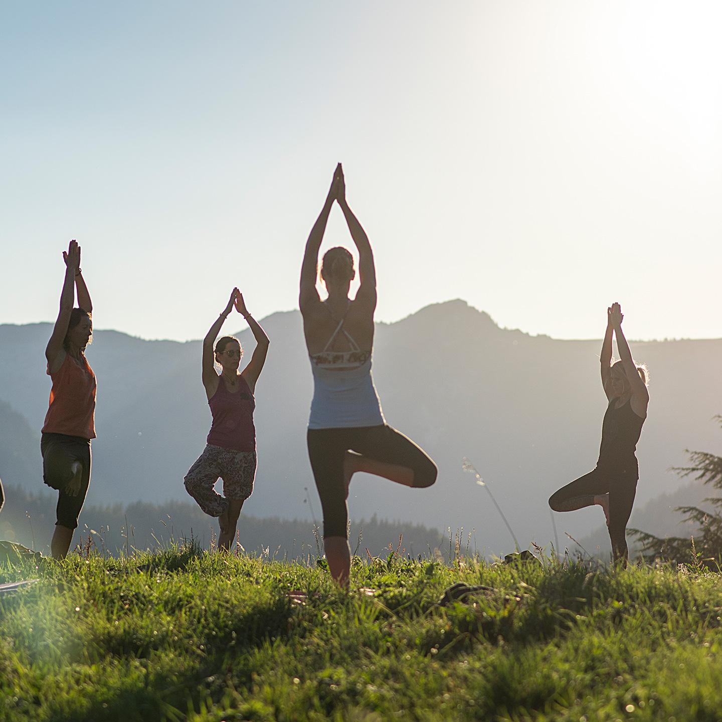 Activité été dans les Aravis - Yoga en plein air