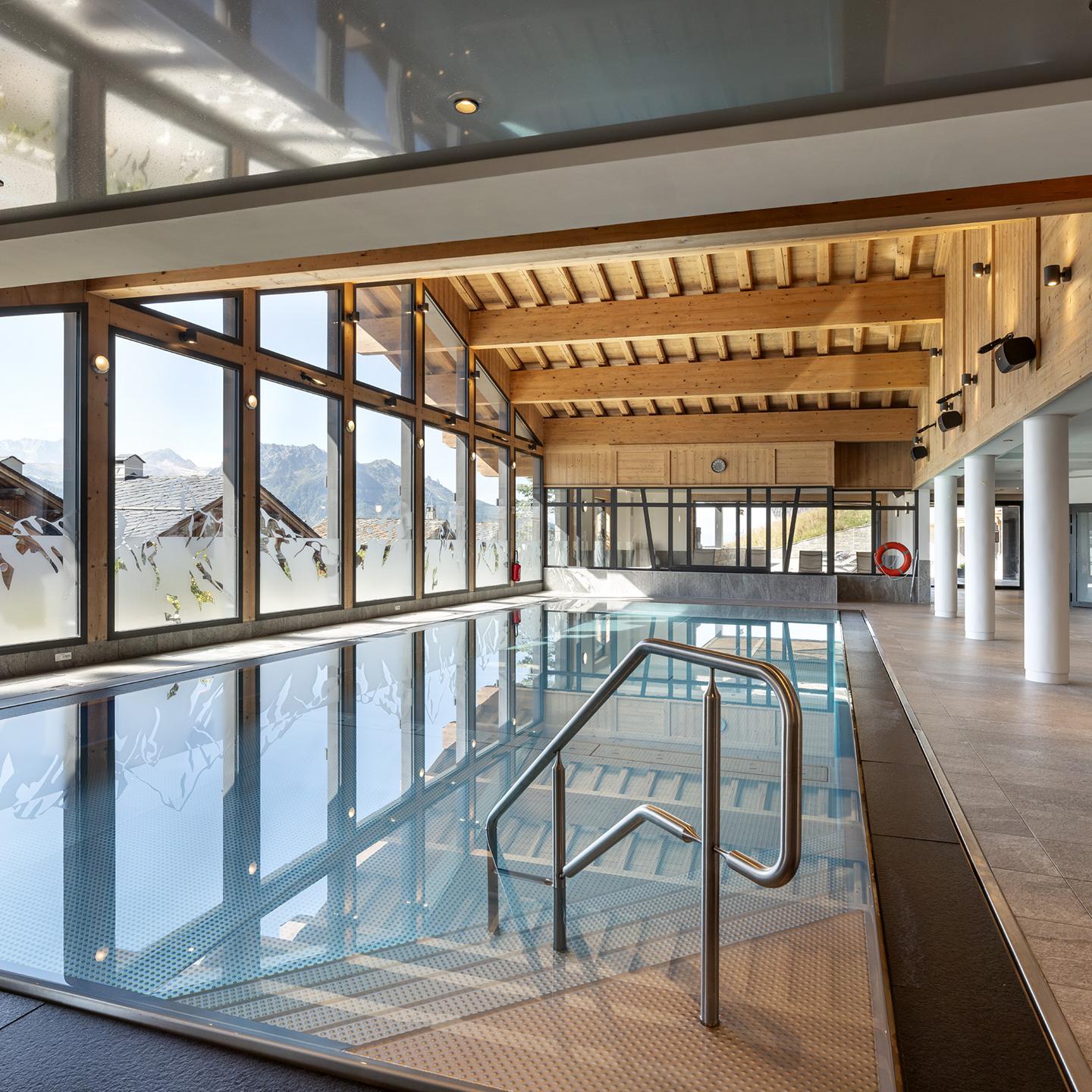Alpen Lodge à La Rosière, piscine en été