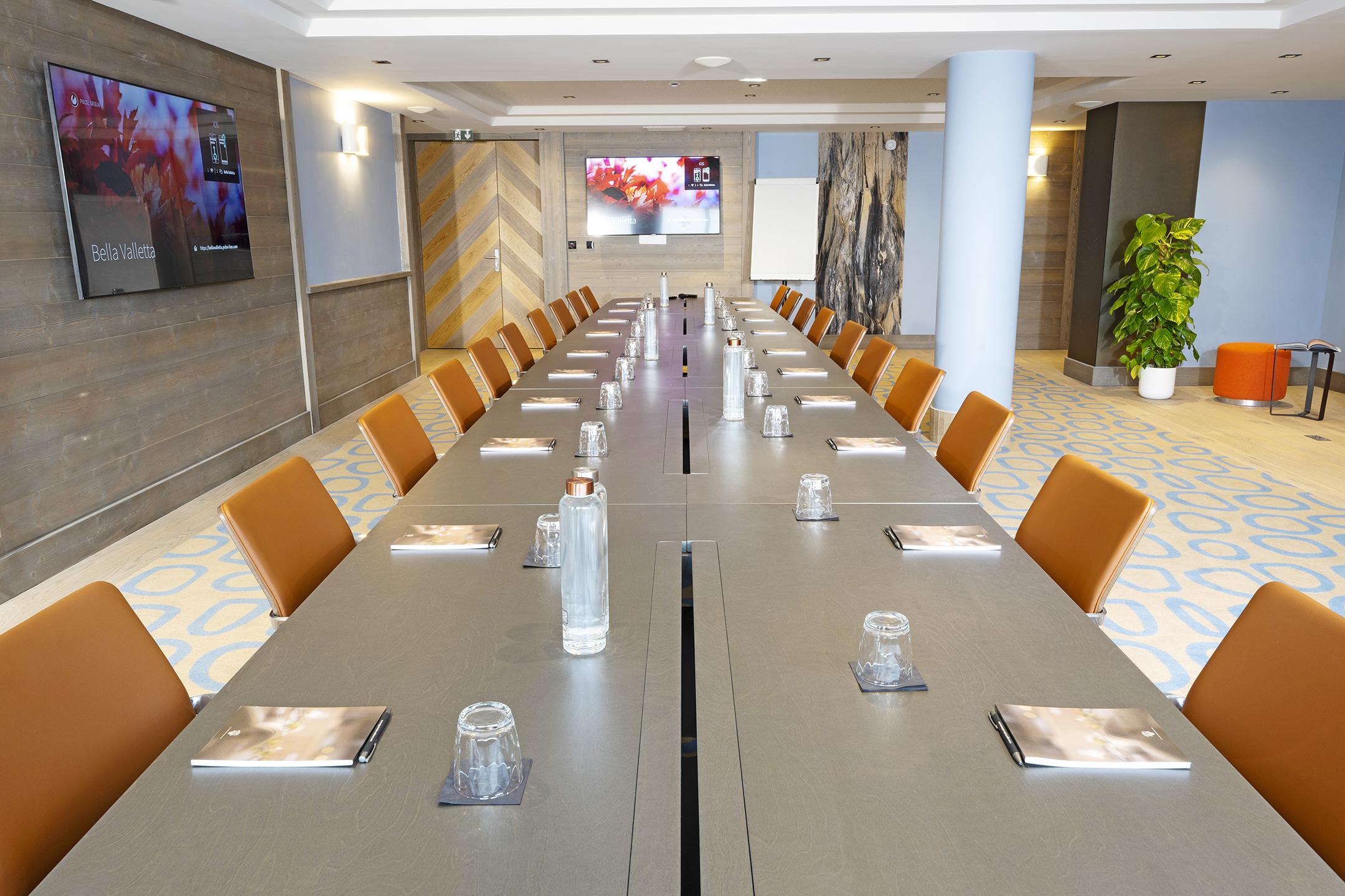 Salle de séminaire Mont Valaisan de l'hôtel et résidence Alpen Lodge de La Rosière