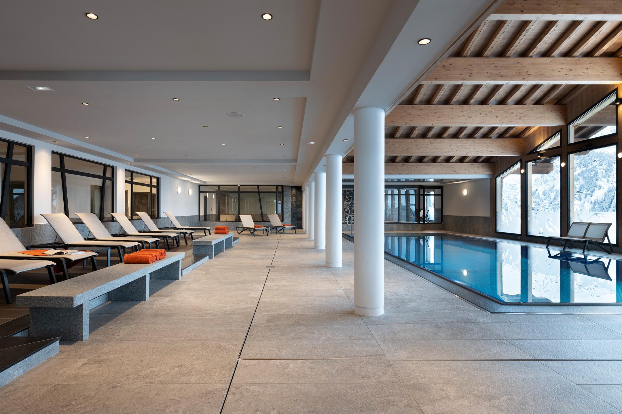 Piscine de l'hôtel et résidence Alpen Lodge à La Rosière