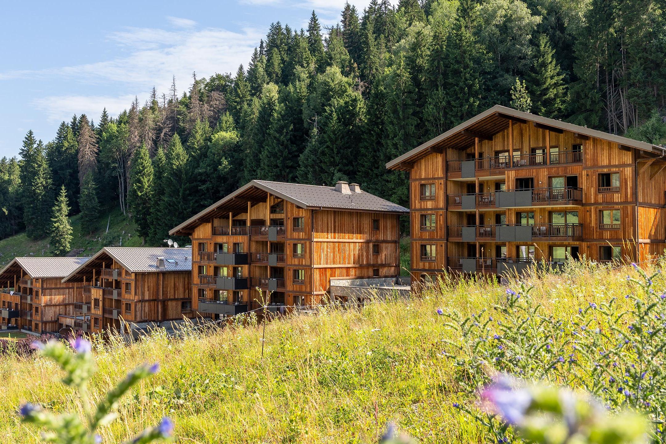 Architecture en cascade des Chalets Láska en été