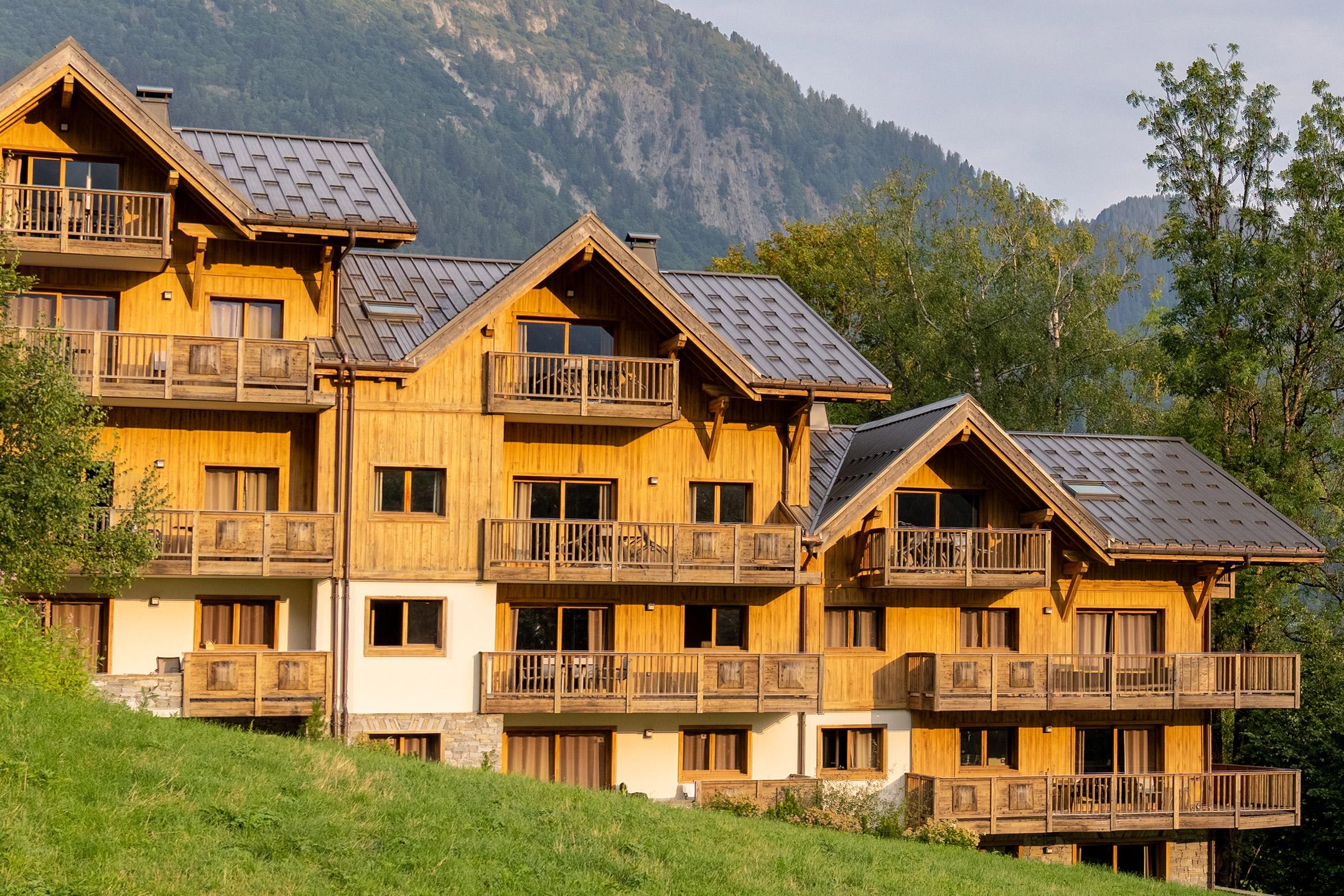 Extérieur en été des Chalets Éléna aux Houches