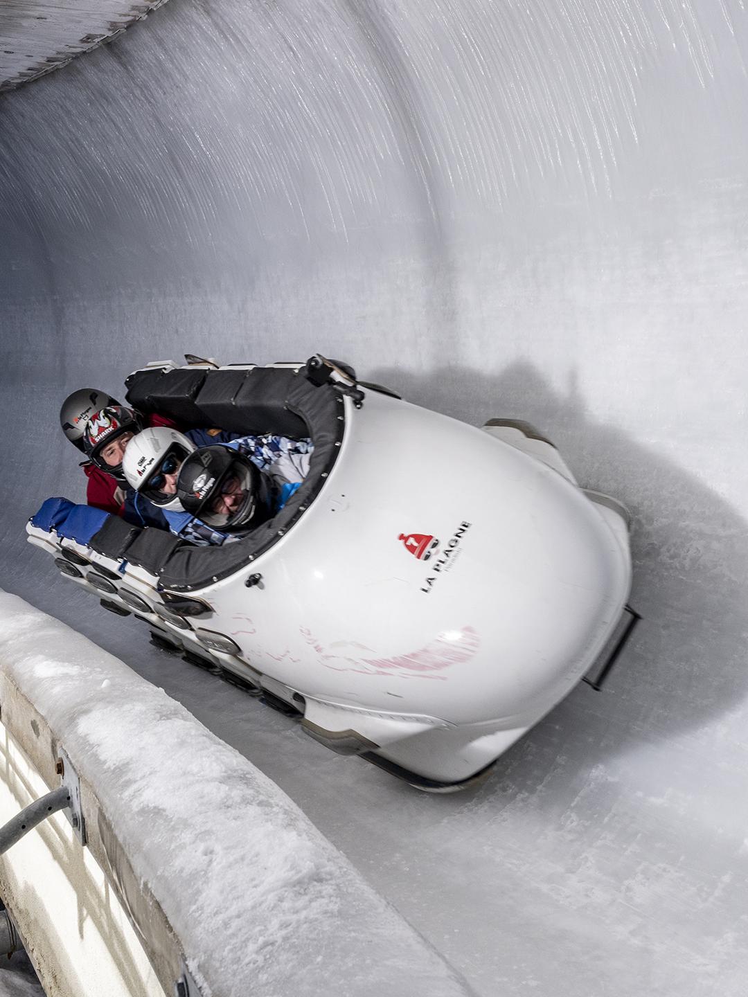 Descente en bobsleigh à La Plagne