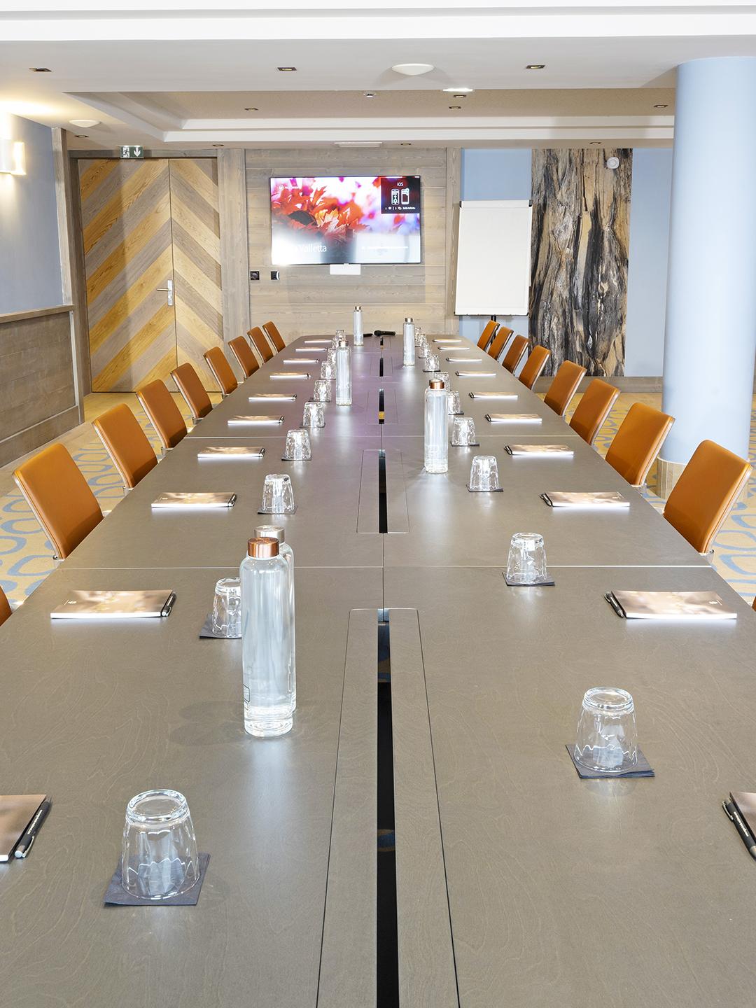 Salle de séminaire Mont Valaisan de l'hôtel et résidence Alpen Lodge de La Rosière