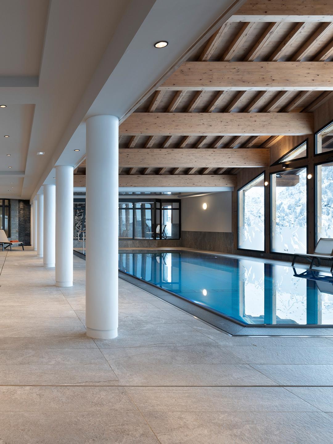 Piscine de l'hôtel et résidence Alpen Lodge à La Rosière