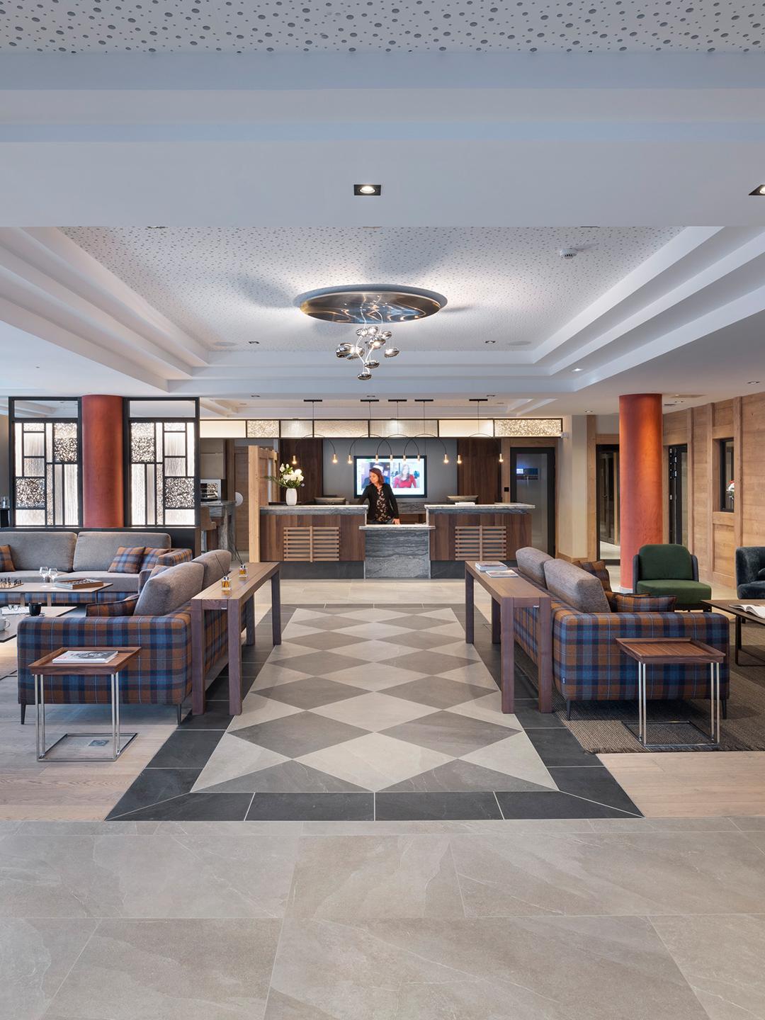 L'accueil et la réception de l'hôtel et résidence Alpen Lodge à La Rosière