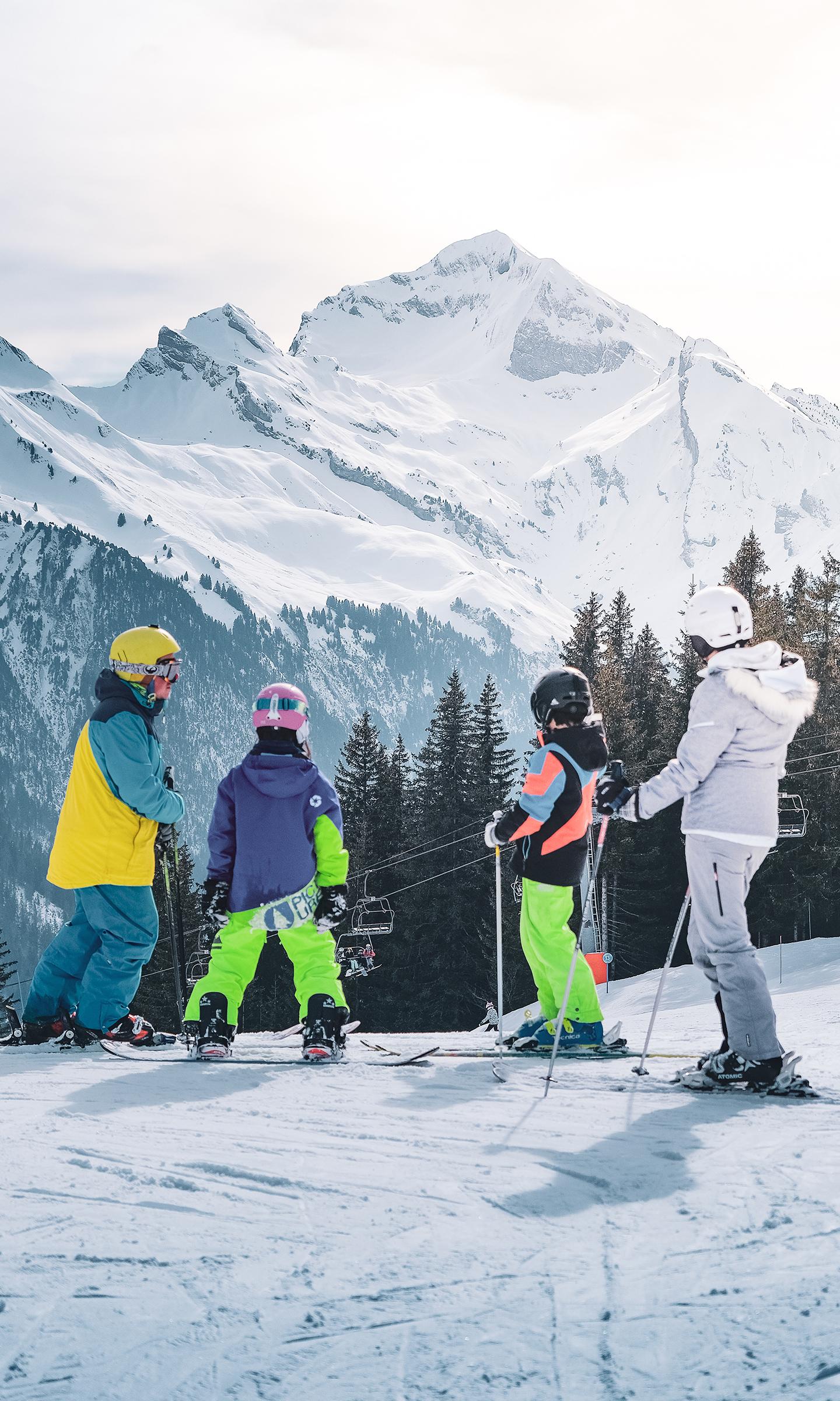 Famille ski de piste à Manigod