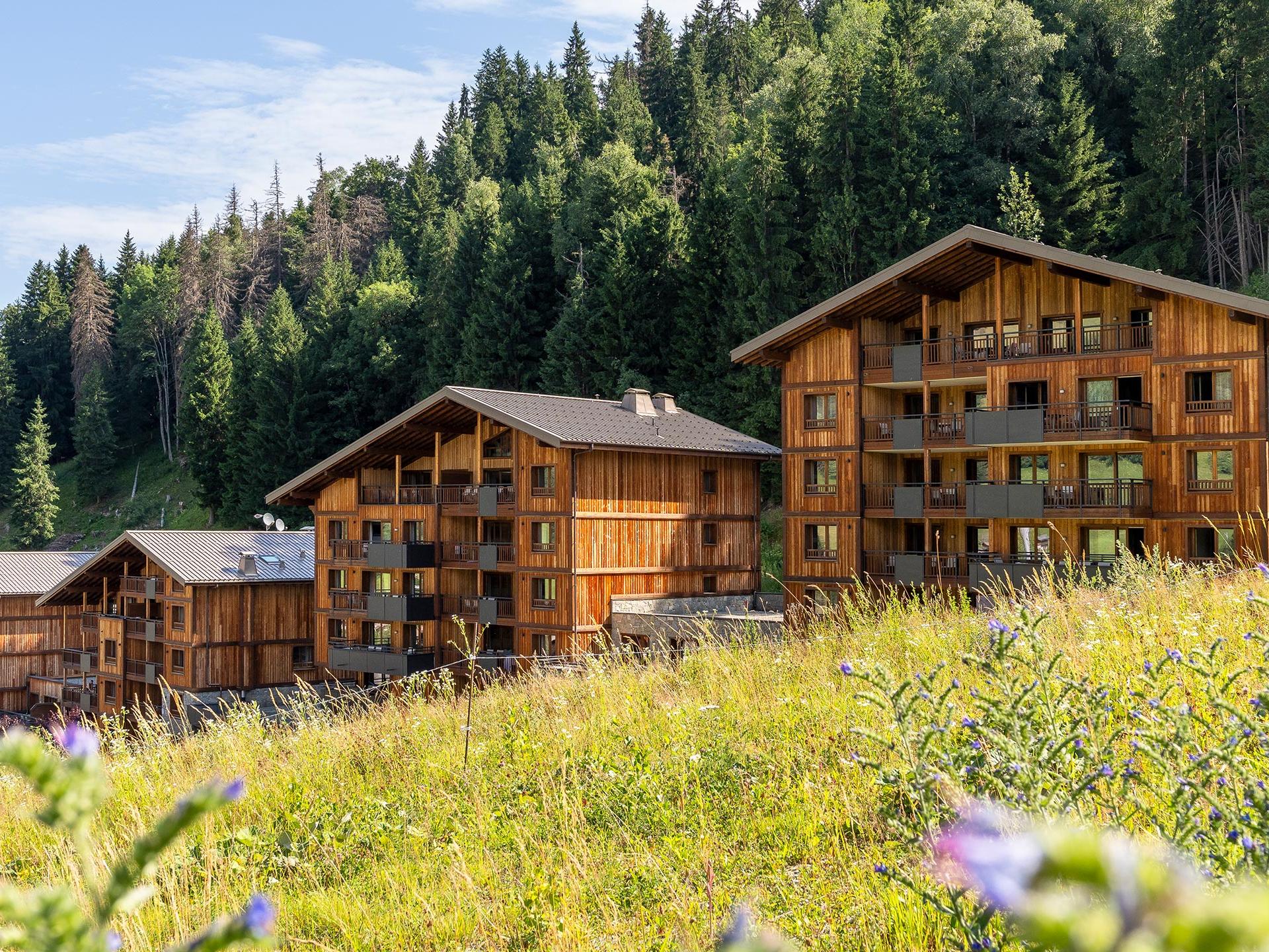 Architecture en cascade des Chalets Láska en été