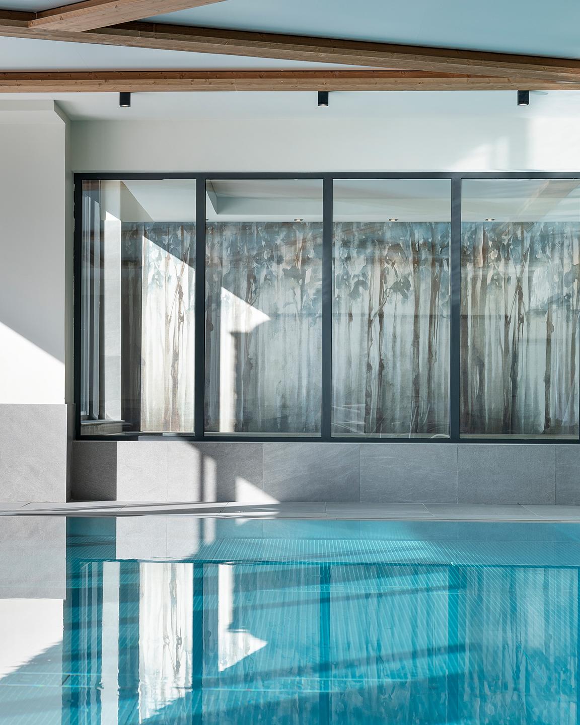 La piscine de l'espace bien-être des Chalets de Joy au Grand-Bornand