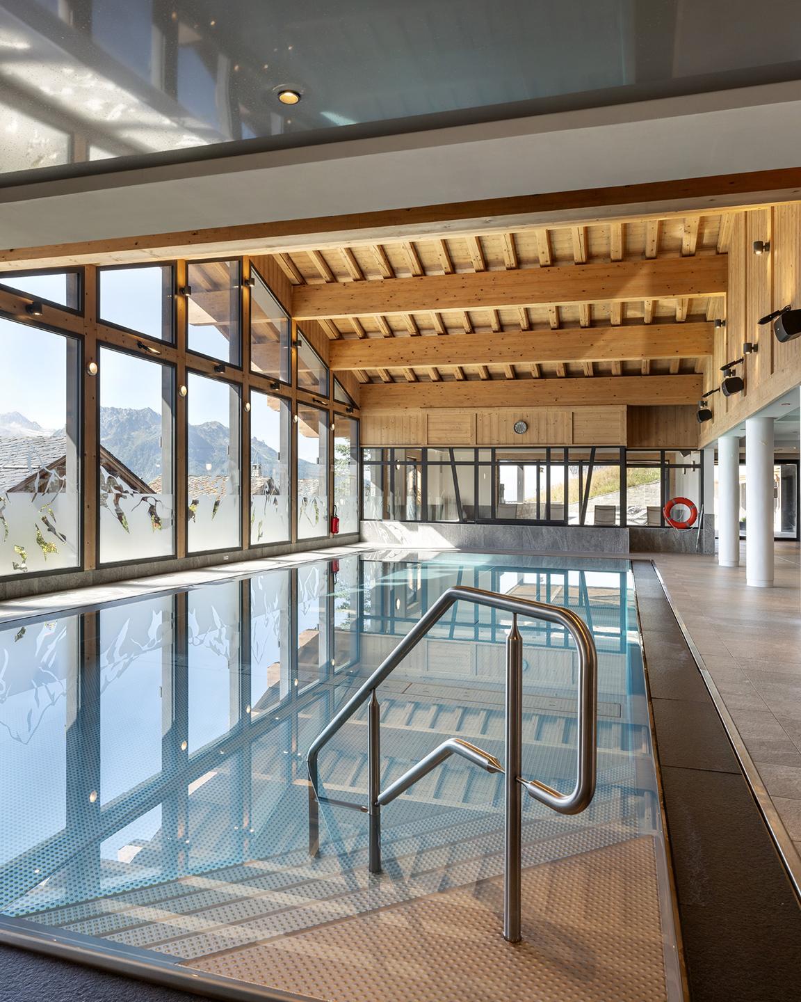 Alpen Lodge à La Rosière, piscine en été