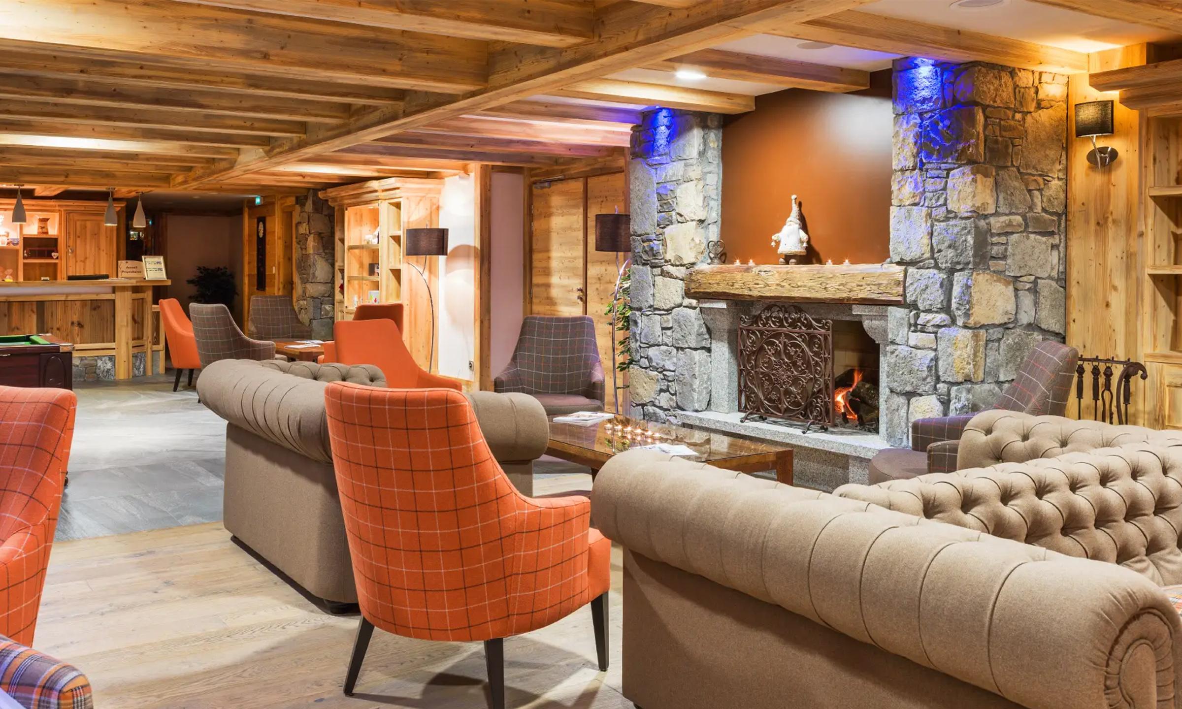 Salon de réception de la résidence CGH Les Chalets de Laÿssia à Samoëns dans les Alpes
