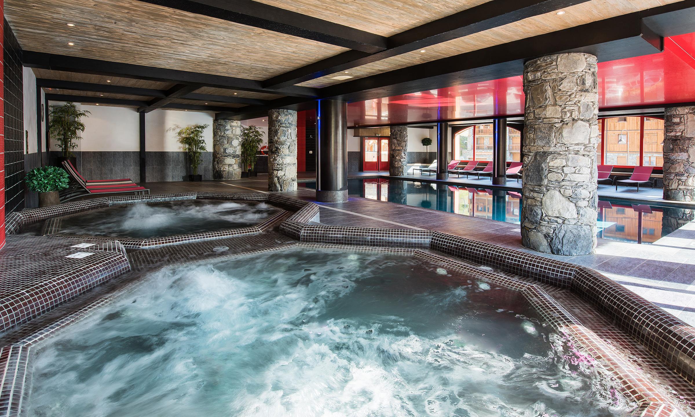 Piscine intérieure de la résidence CGH Le Télémark à Tignes dans les Alpes