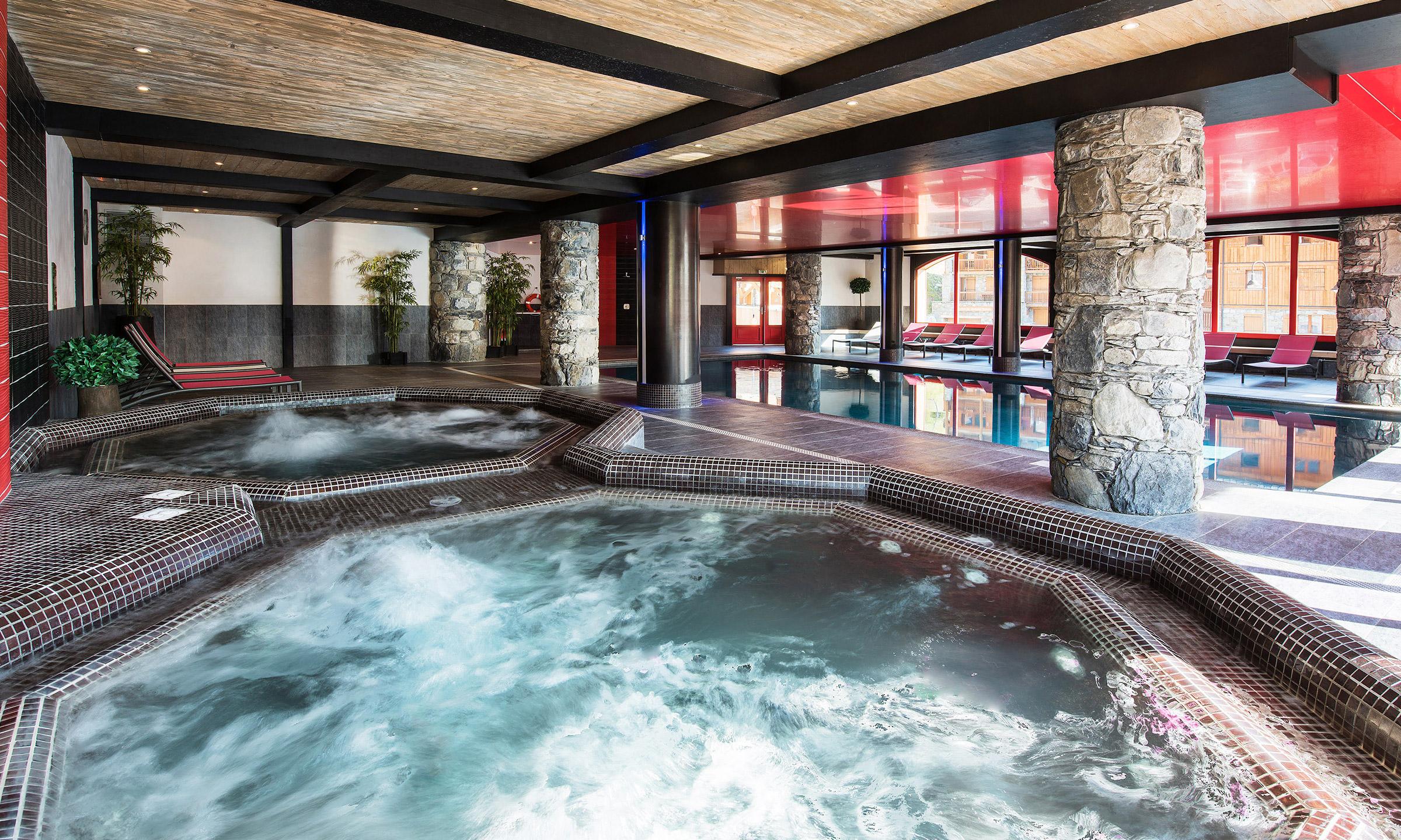 Piscine intérieure de la résidence CGH Le Télémark à Tignes dans les Alpes