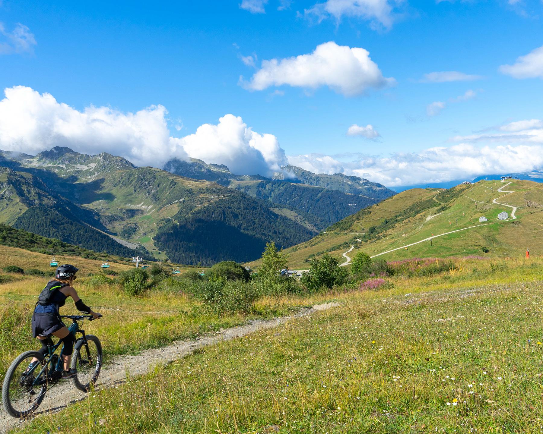 Destination Valmorel - Activité VTT - MGM Hôtels & Résidences