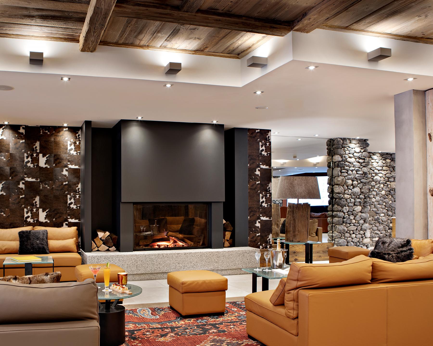 Le coin cheminée de l'hôtel et résidence Alexane à Samoëns