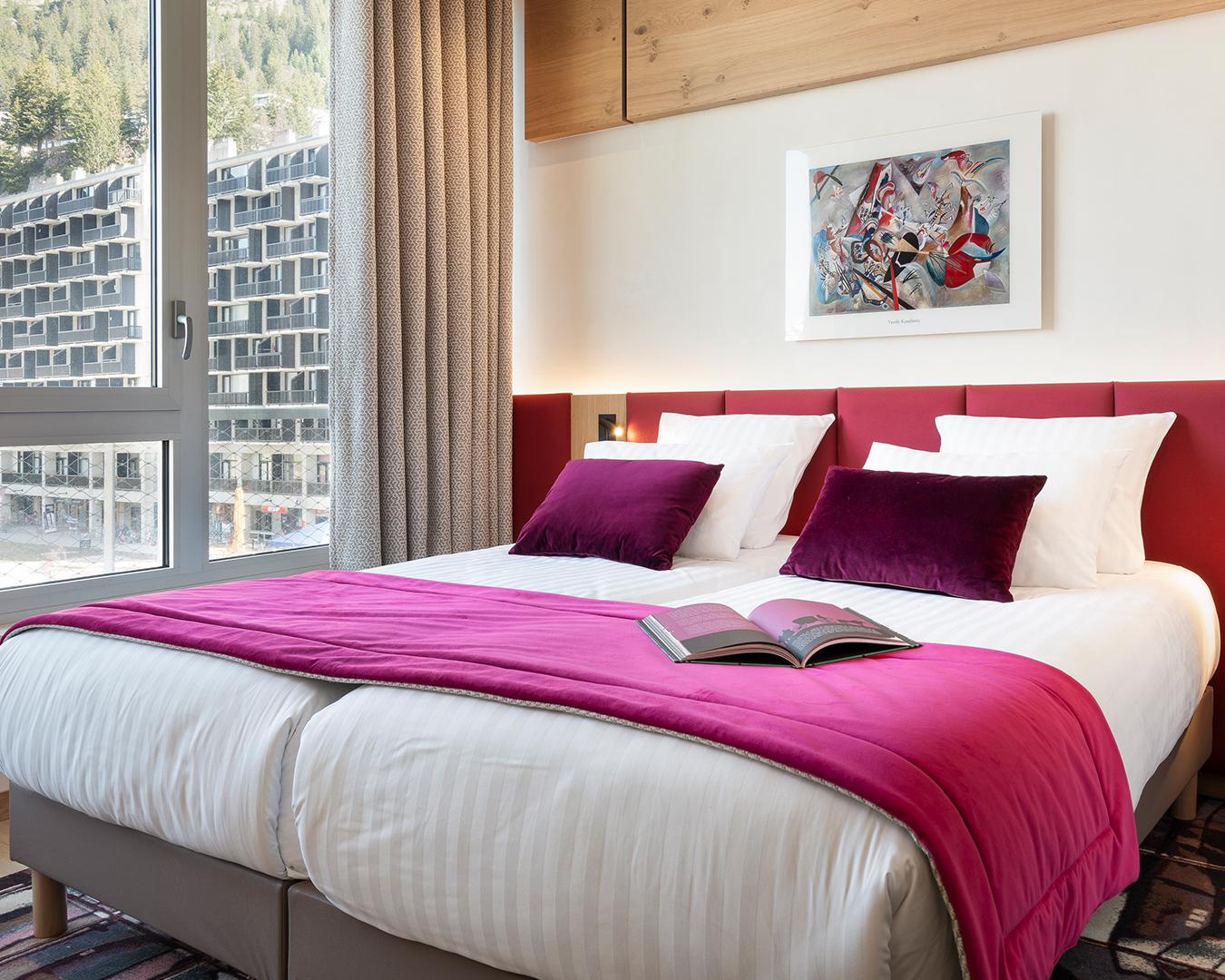 Hôtel Alhéna - Chambre Familiale  - Ton Fuchsia