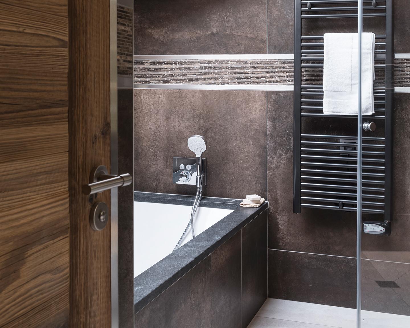 Salle de bain de l'Ecrin de Jade à Chamonix