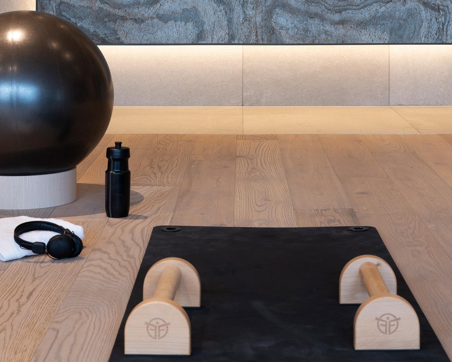 Salle de yoga de l'espace bien-être des Chalets Làska aux Contamines-Montjoie