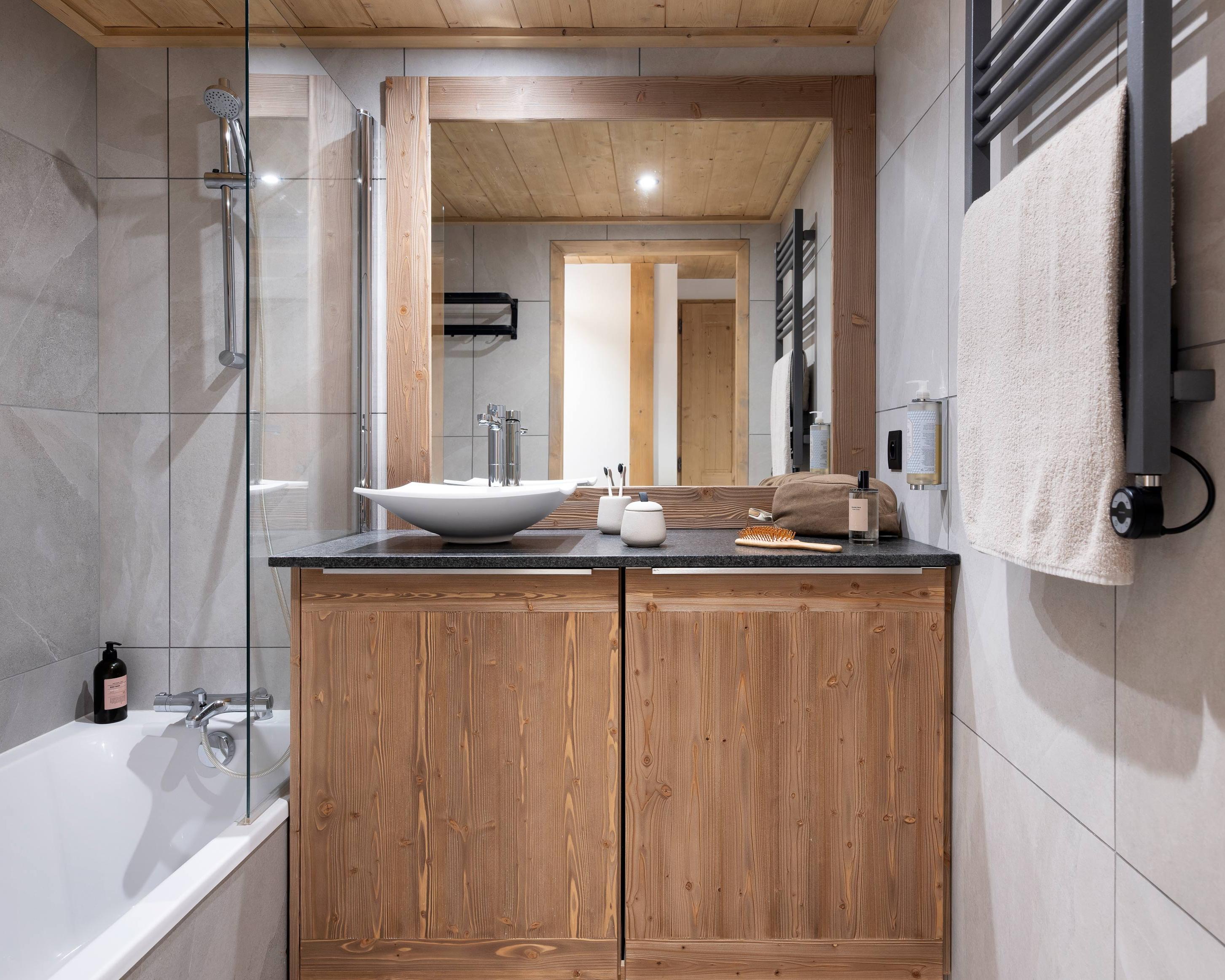 Salle de bains du 3P5 face au Mont-Blanc de la résidence Manaka à La Plagne