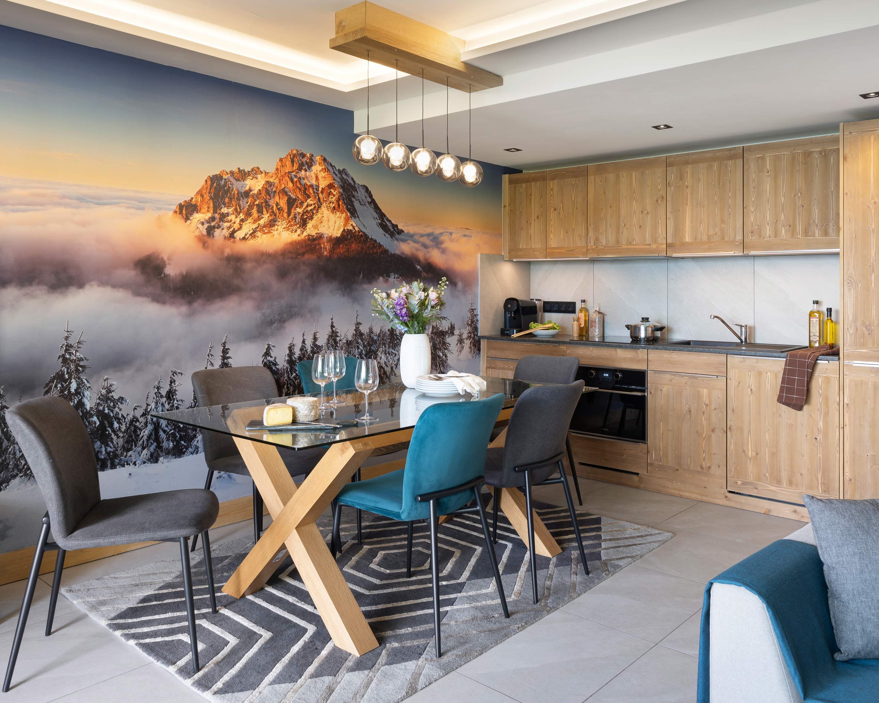 Salle à Manger et Cuisine du 3P5 face Mont-Blanc de la résidence Manaka à La Plagne