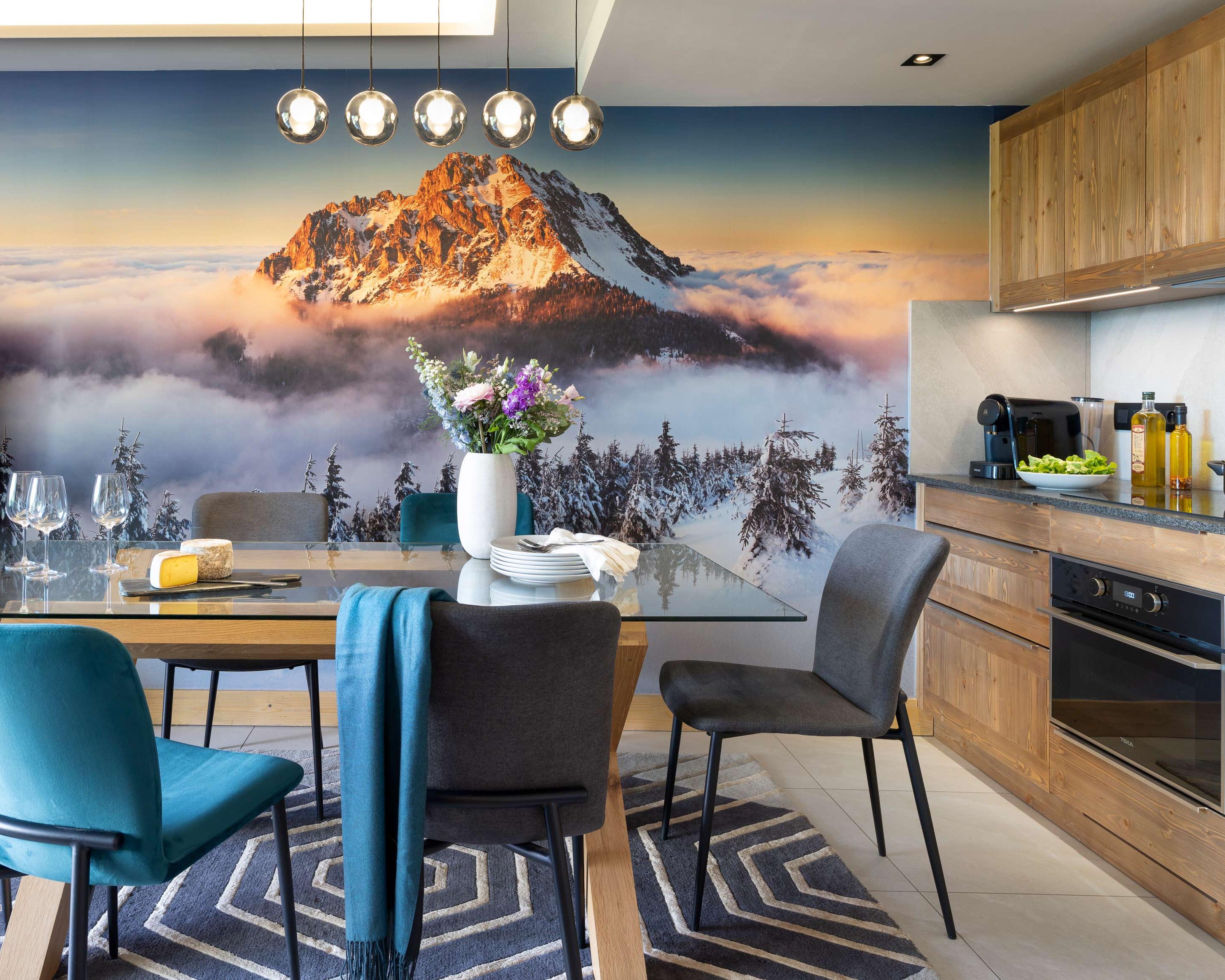 Salle à Manger et Cuisine du 3P5 face Mont-Blanc de la résidence Manaka à La Plagne