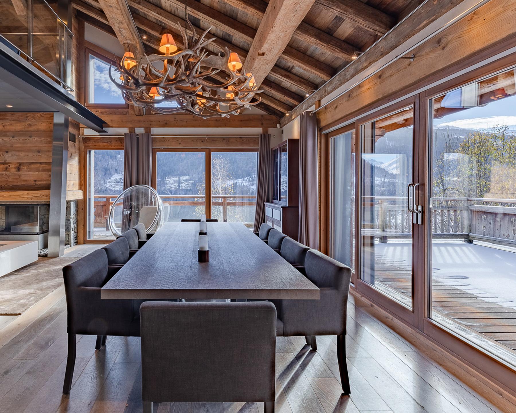 Salle à manger ouverte du Chalet Apsara à Méribel