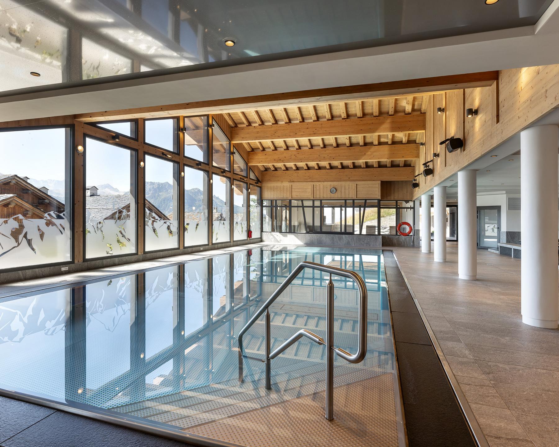 Alpen Lodge à La Rosière, piscine en été
