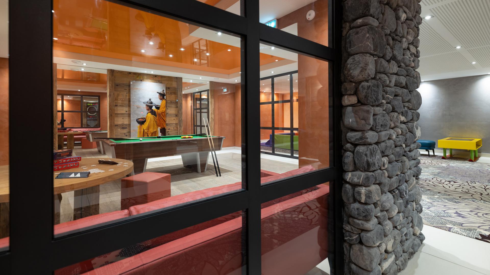 Salle de jeux de l'hôtel et résidence Alexane à Samoëns