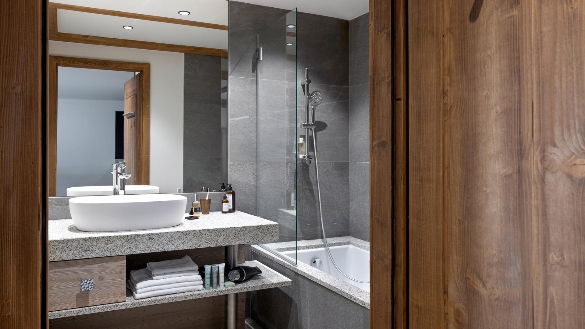 destination contamines - chalets laska - salle de bain