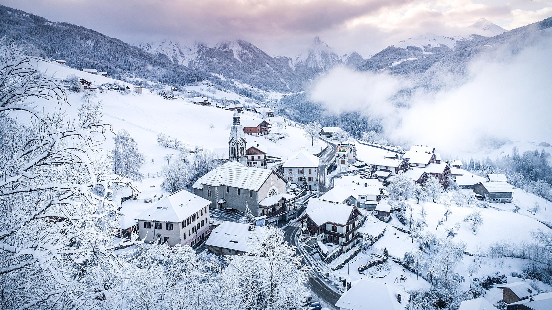 Vue sur le village de Manigod