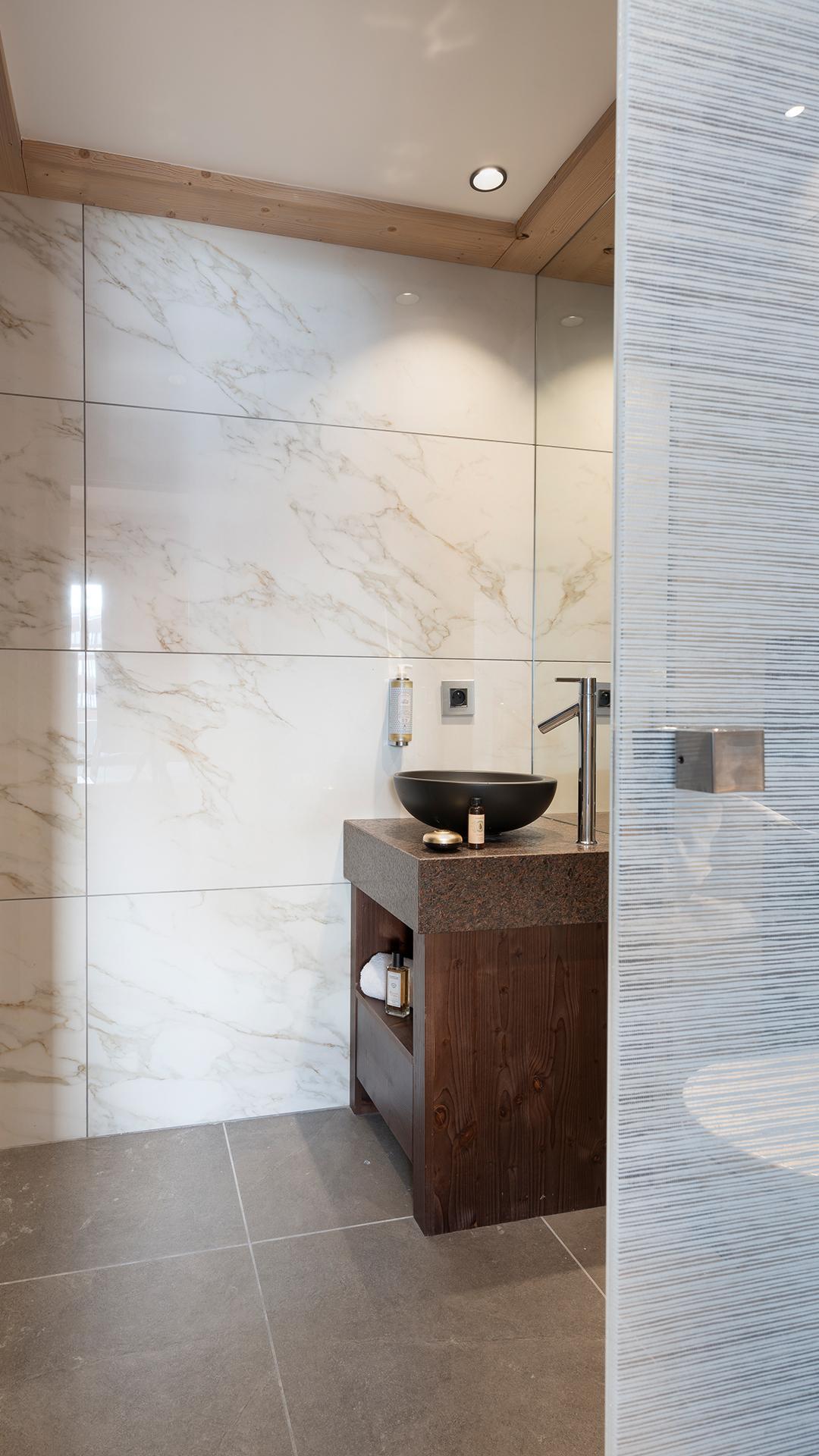 Manaka - 3P6 Prestige - Salle de Bains - Coin Eau