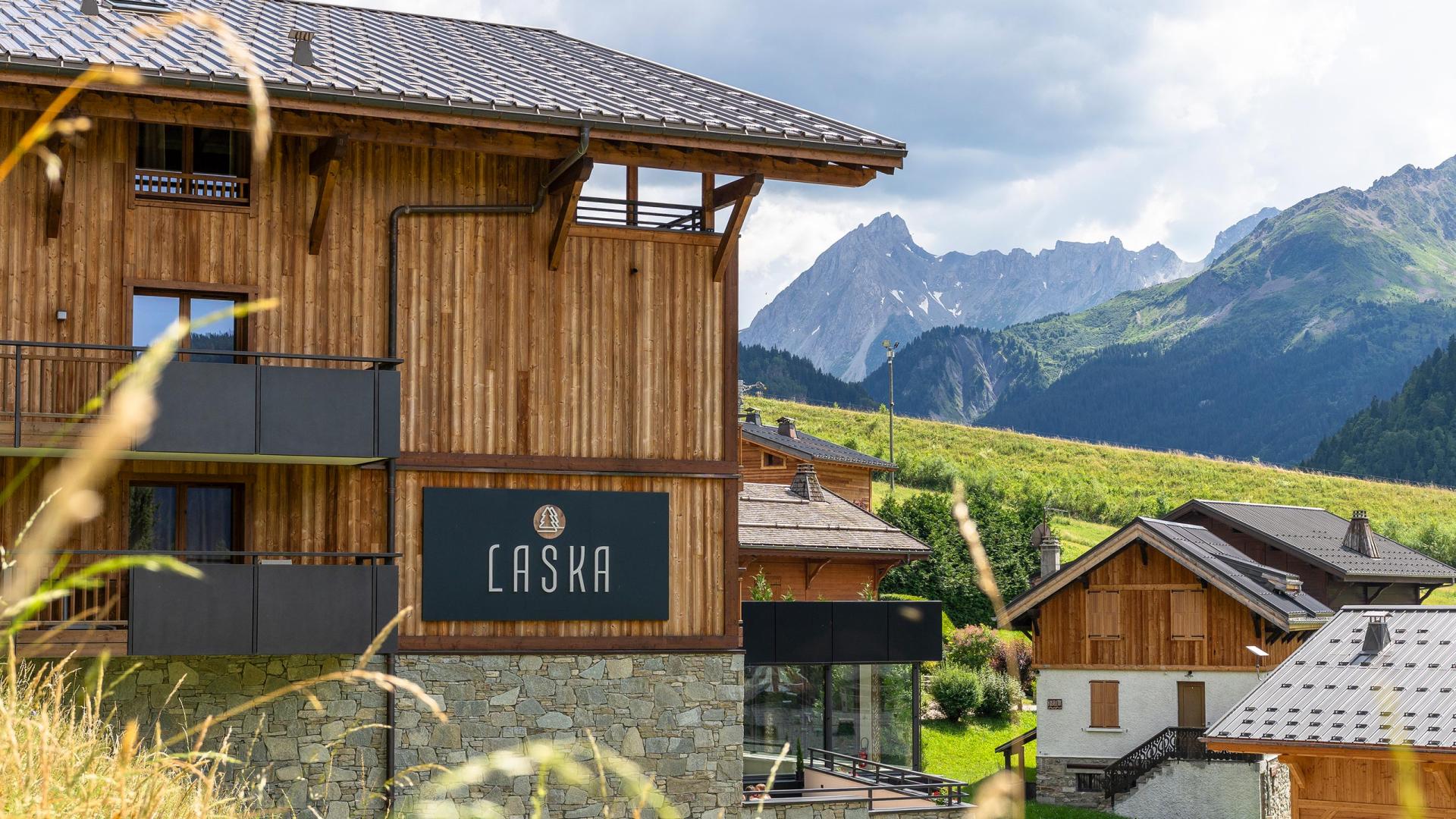 Vue extérieure des Chalets Láska en été