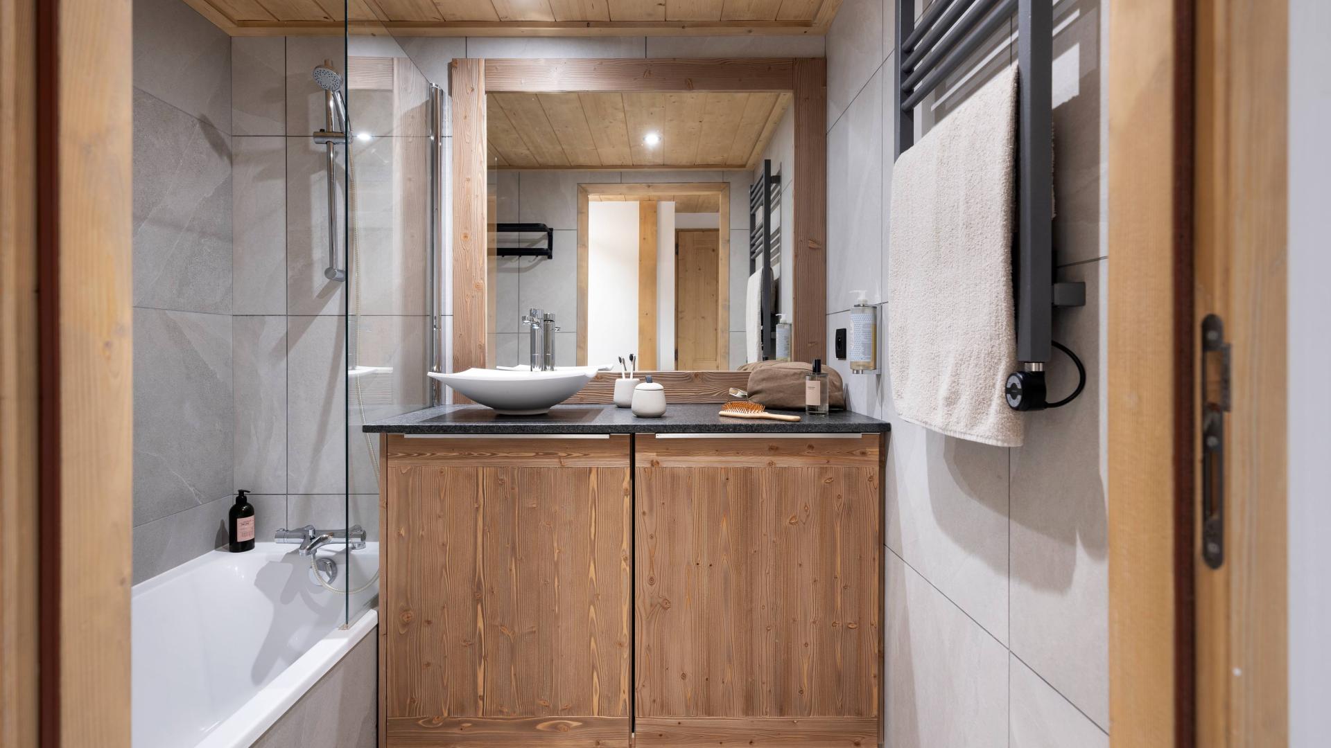 Salle de bains du 3P5 face au Mont-Blanc de la résidence Manaka à La Plagne