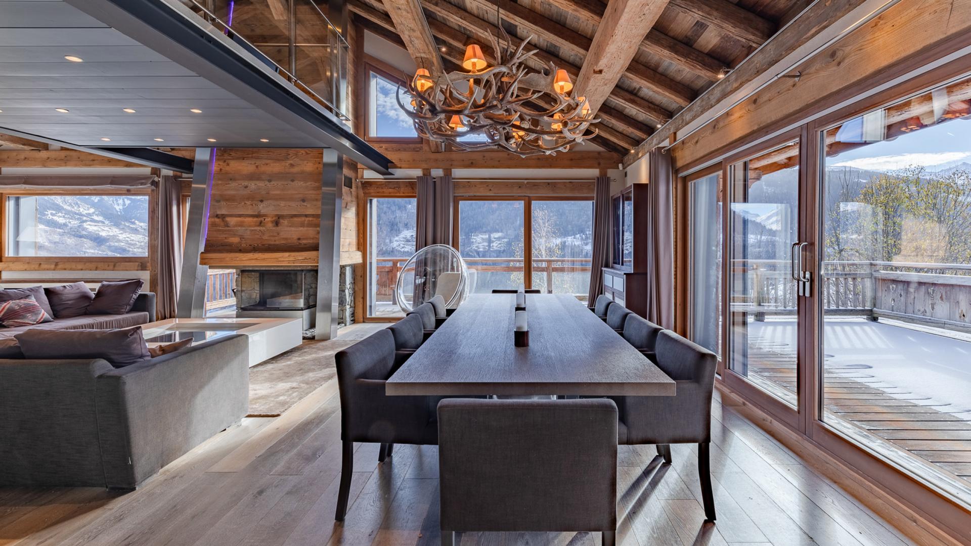 Salle à manger ouverte du Chalet Apsara à Méribel