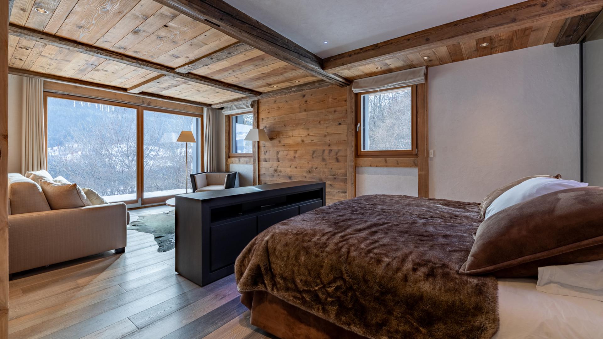 Chambre avec coin détente du Chalet Apsara à Méribel