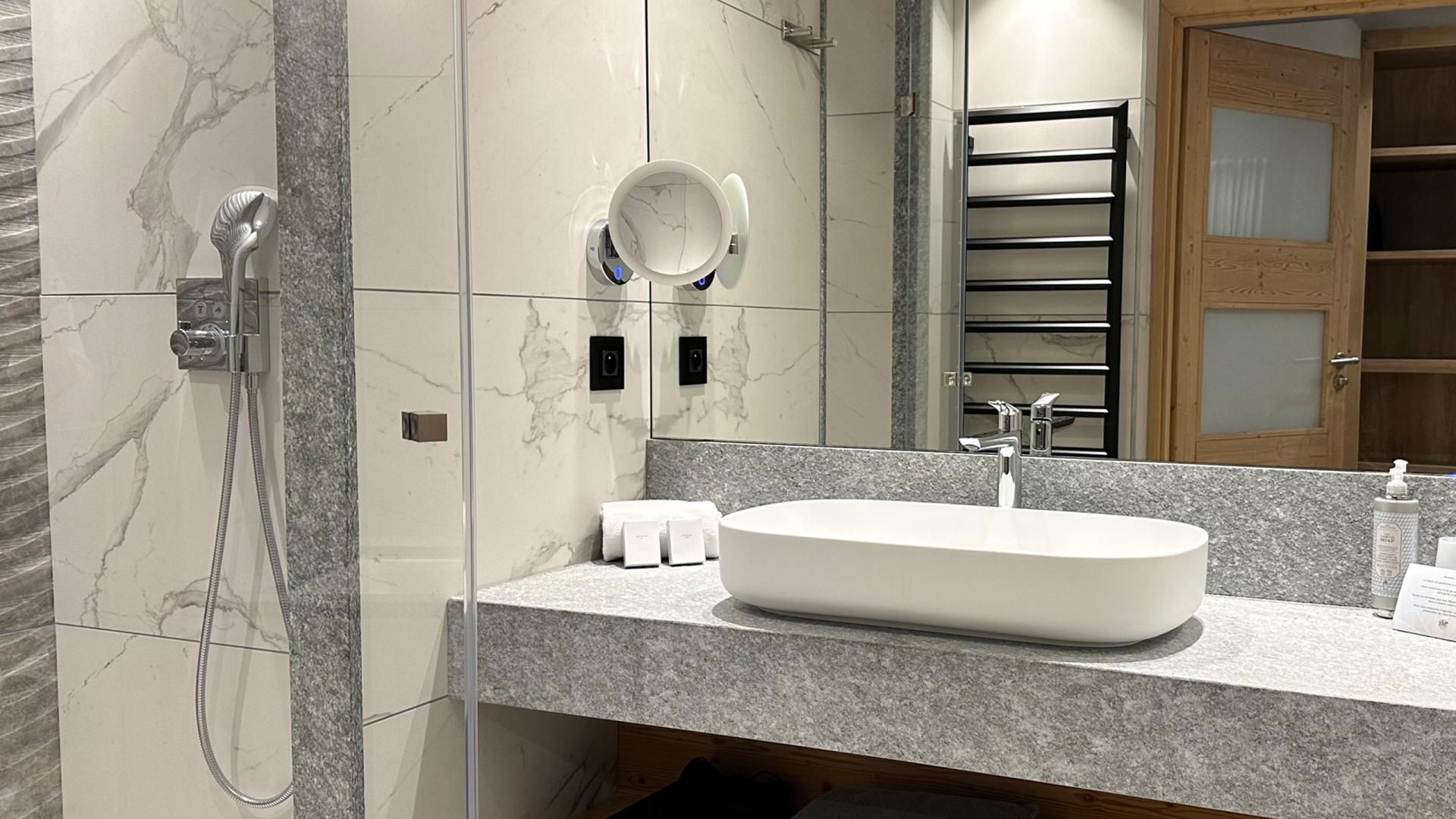 Hôtel Akoya - Chambre Supérieure - Salle de Bains