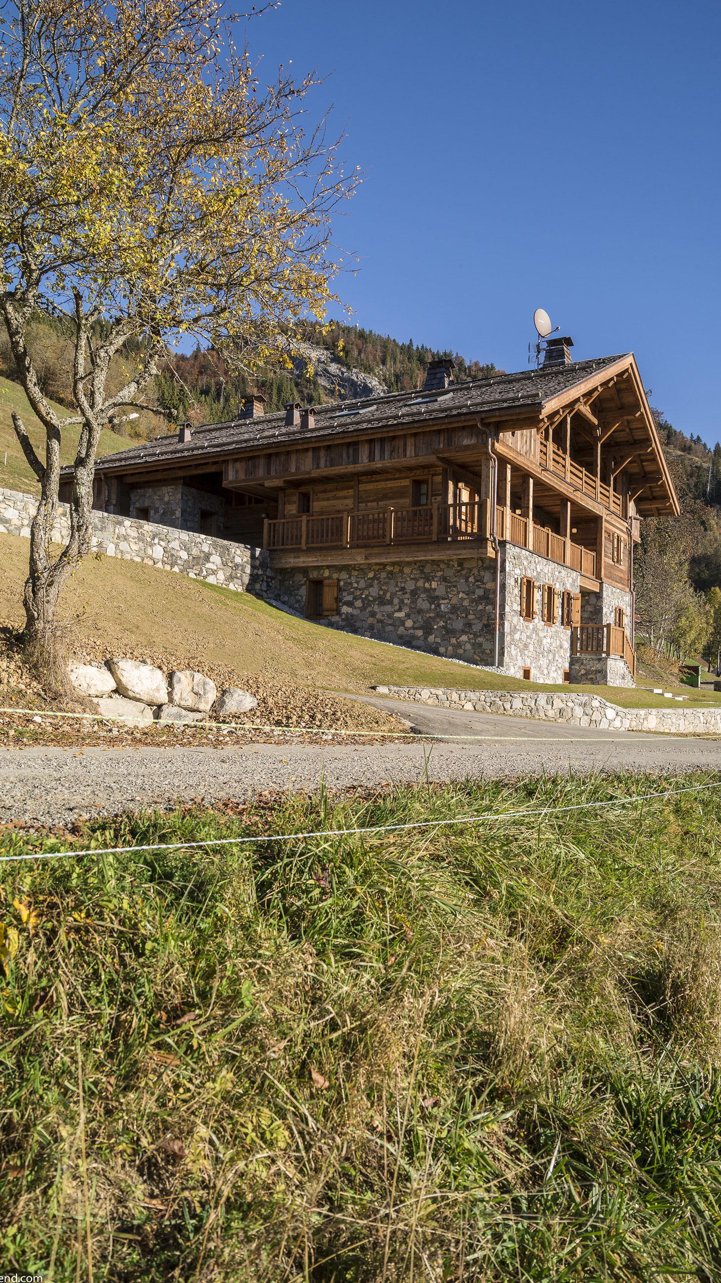 Extérieur de La Ferme de Juliette au Grand-Bornand, en été