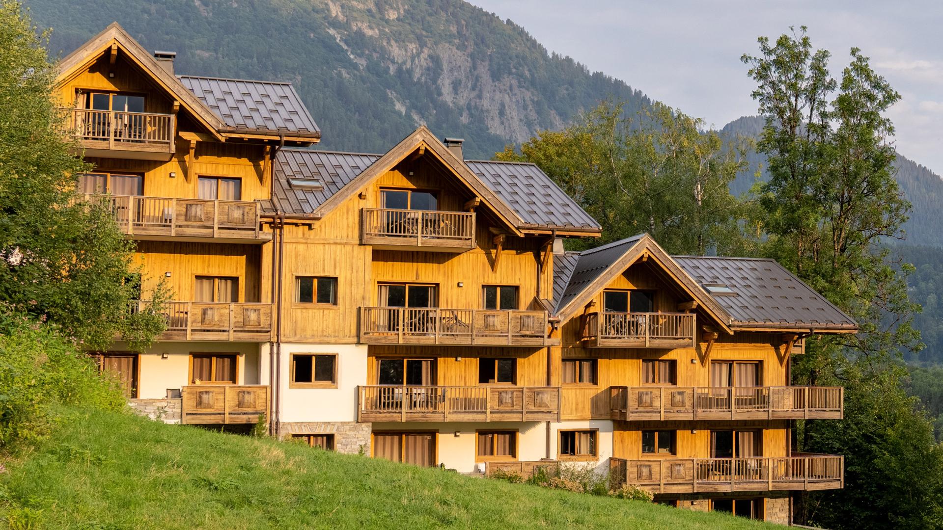 Extérieur en été des Chalets Éléna aux Houches