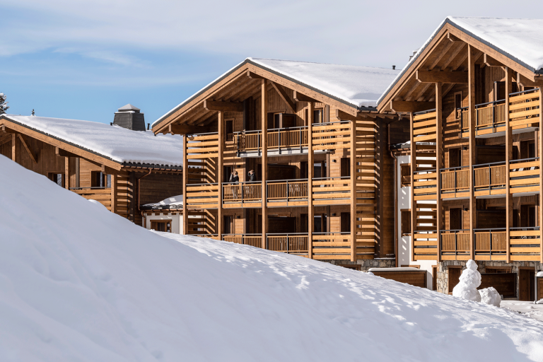 exterieur hameau de l'Ours à Manigod en hiver