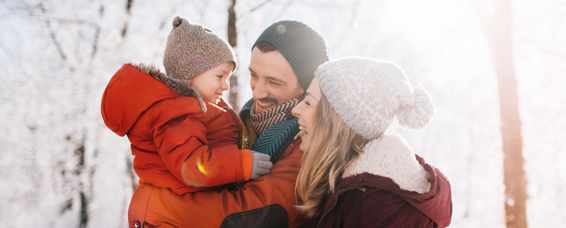 Câlins en famille - Hiver à la montagne - 