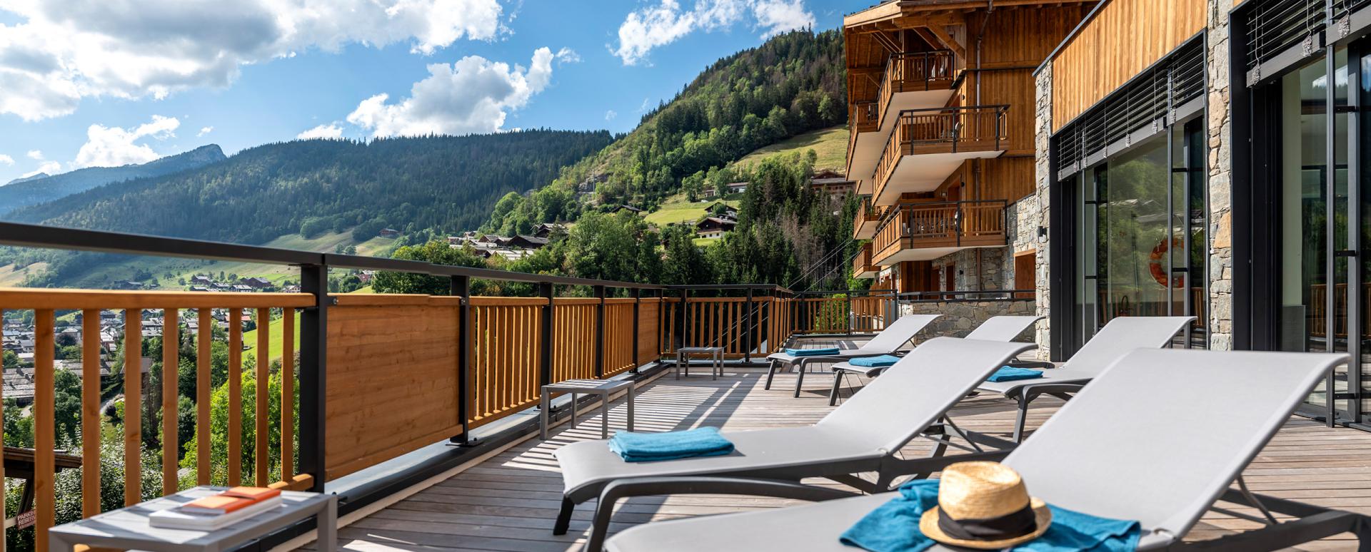 chaletsdejoy - grandbornand - été - terrasse - solarium - studiobergoend